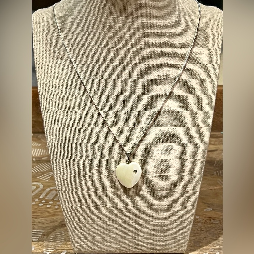 New Pretty Mother of Pearl & Cubic Zirconia Heart Pendant On 925 Silver Chain